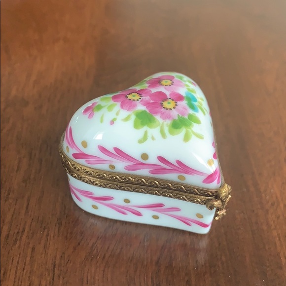 * SOLD * Heart shaped Limoges Box - Picture 2 of 8
